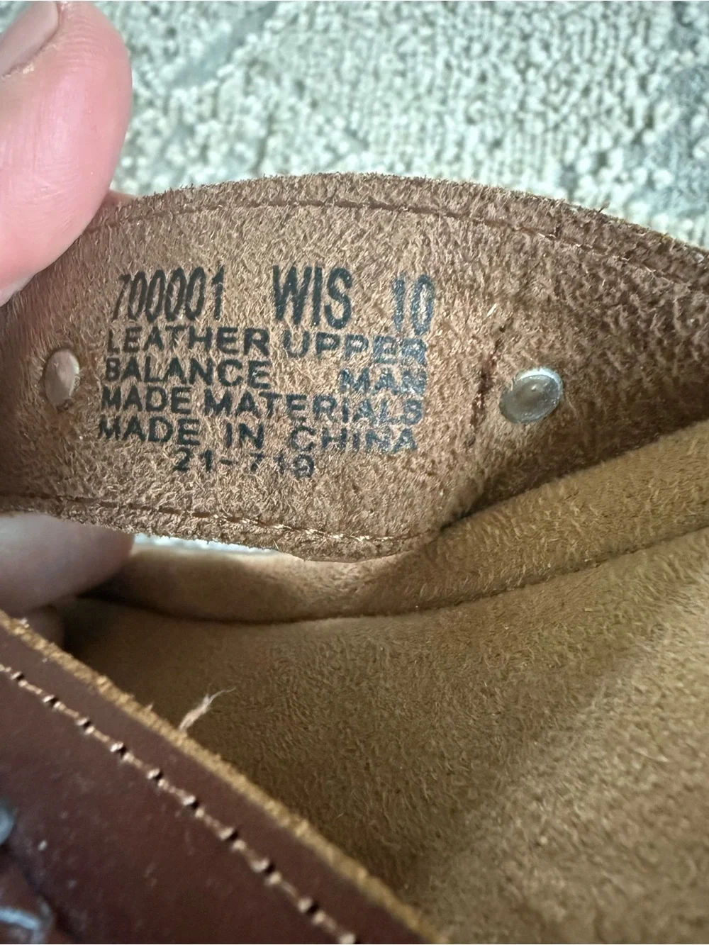 Minnetonka Silverthorne 360 thong sandals brown leather straps silver charms 10
